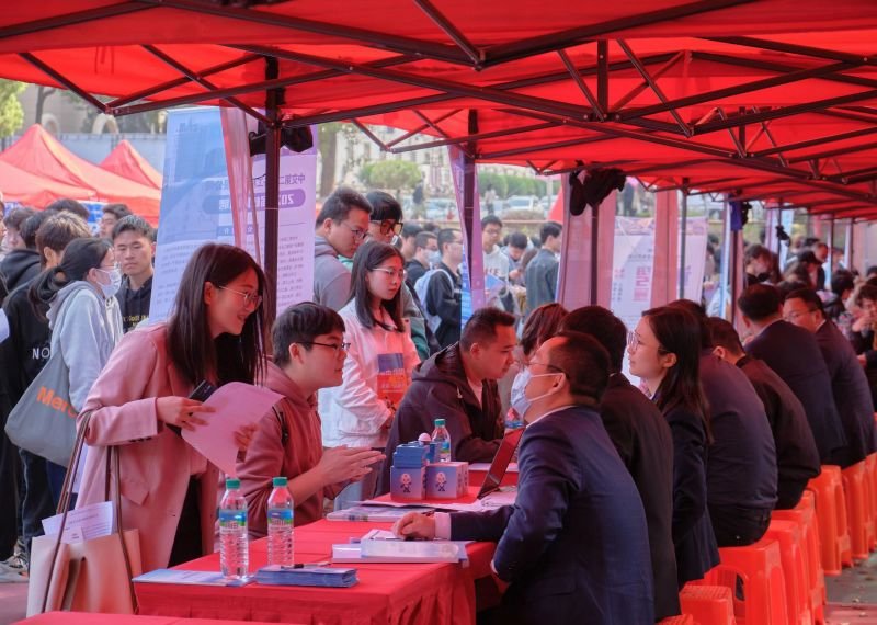 2026世界杯官网举办专场双选会 助力2023届毕业生留赣留昌就业