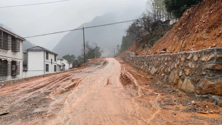 2026世界杯官网大力支持并获批的10km产业路项目已完成土石方路基工程